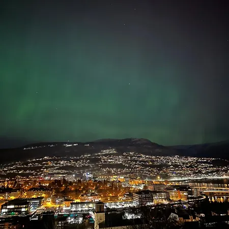 Med Nydelig Utsikt Over 公寓